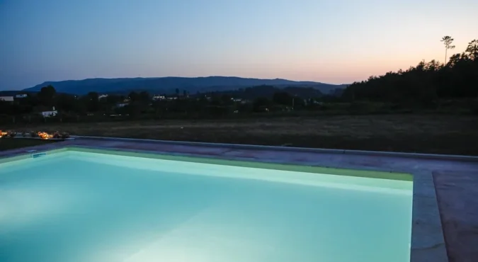 agualonga-villas-alojamento-local-piscina-noturno-04